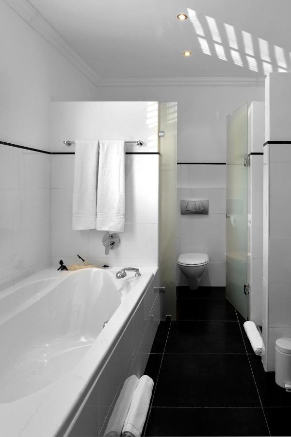 Plumwood Boutique Hotel By The Living Journey Collection ฟรันเชิค ภายนอก รูปภาพ