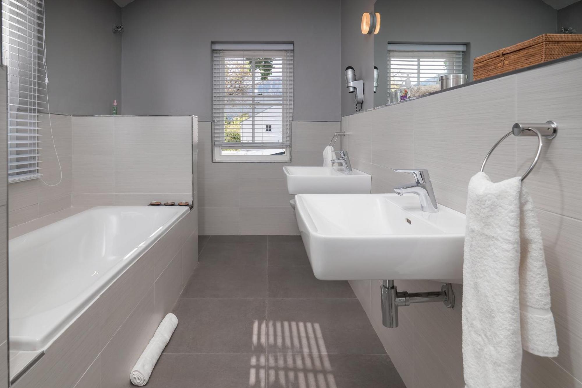 Plumwood Boutique Hotel By The Living Journey Collection ฟรันเชิค ภายนอก รูปภาพ