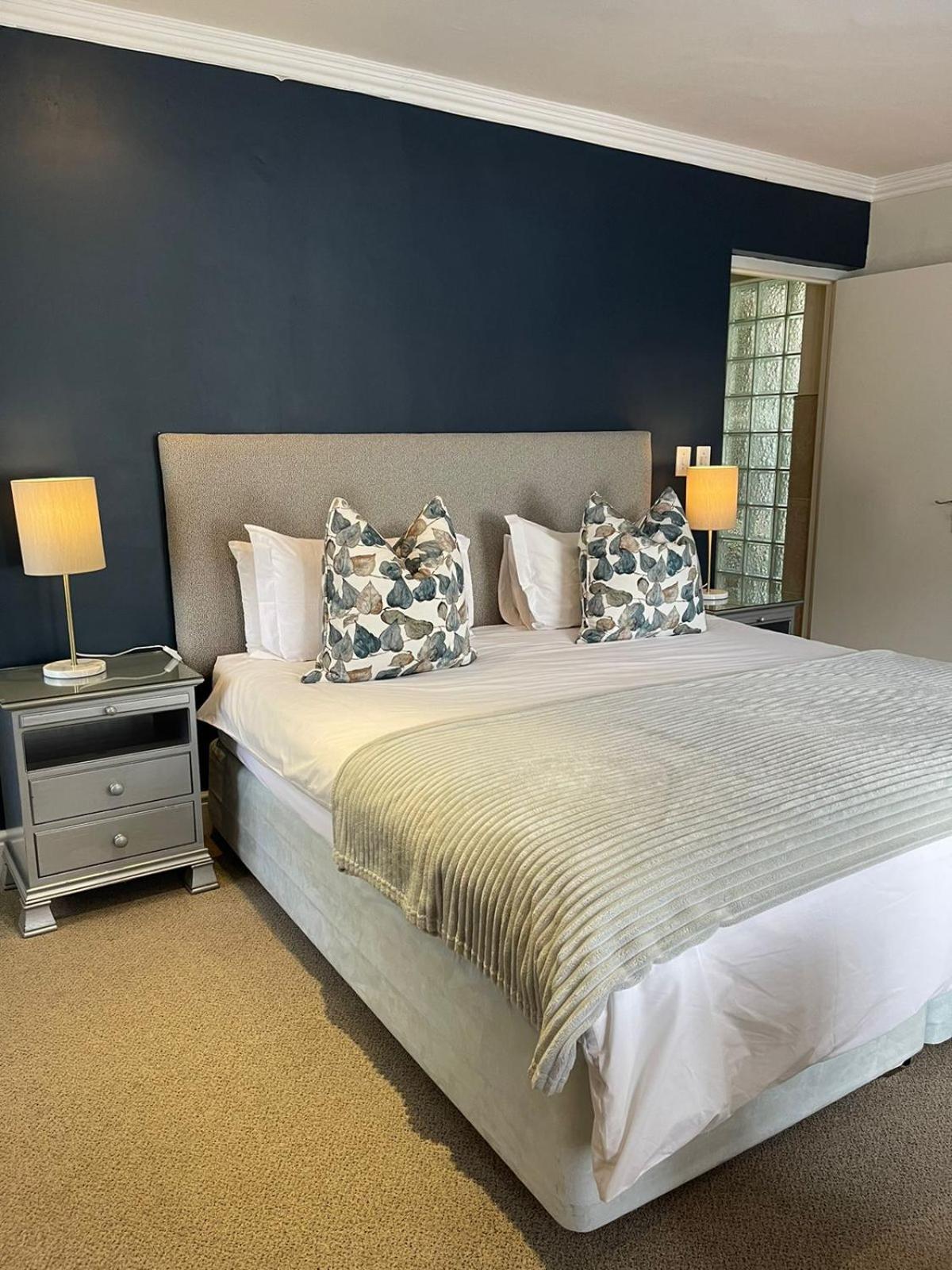 Plumwood Boutique Hotel By The Living Journey Collection ฟรันเชิค ภายนอก รูปภาพ